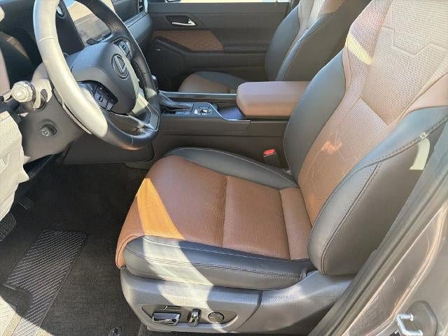 Used 2024 Lexus GX 550 w/ Accessory Package (Z1) AWD/4WD image 9