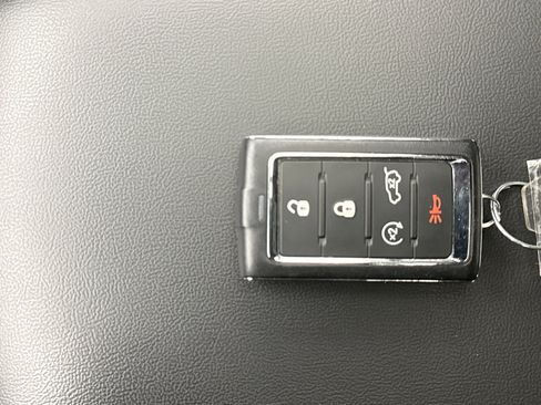 Used 2023 Jeep Grand Cherokee Laredo w/ Luxury Tech Group I image 24