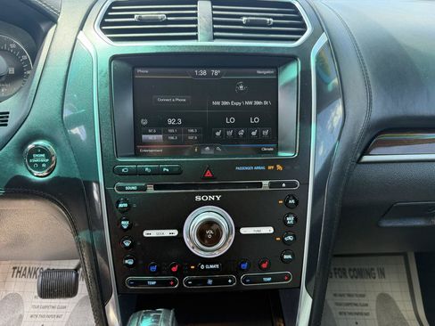 Used 2016 Ford Explorer Platinum AWD/4WD image 24