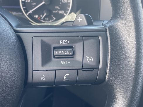 Used 2025 Nissan Pathfinder S FWD image 22