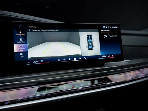 Used 2024 BMW i7 eDrive50 w/ M Sport Package image 49