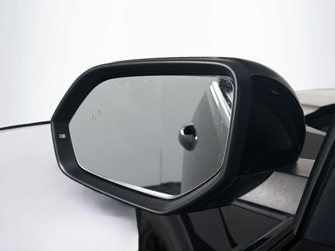 Used 2025 Volkswagen Atlas SE FWD image 16