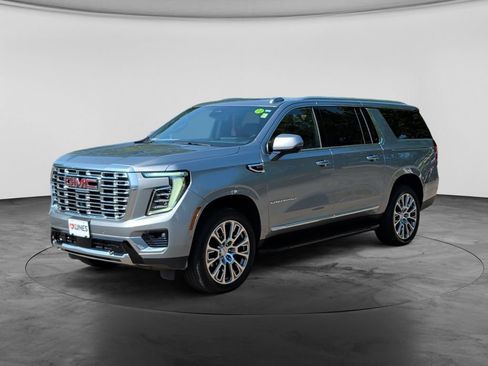 Used 2025 GMC Yukon XL Denali AWD/4WD image 3