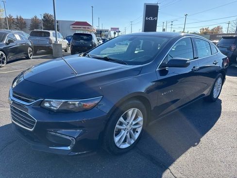 Used 2017 Chevrolet Malibu LT image 3