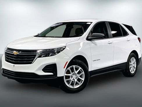 Used 2023 Chevrolet Equinox LS image 3