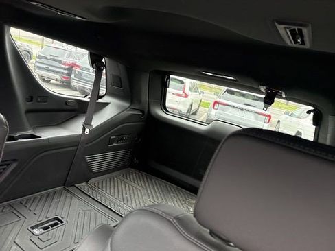 Used 2023 Chevrolet Tahoe Z71 w/ Luxury Package AWD/4WD image 37