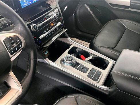 Used 2024 Ford Explorer Limited image 17
