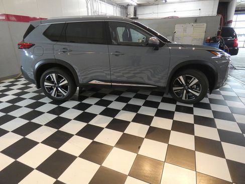 Used 2023 Nissan Rogue Platinum AWD/4WD image 4