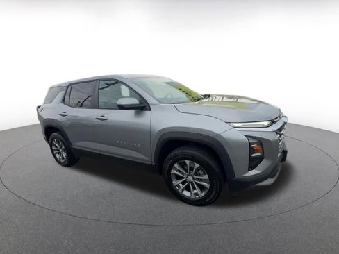 Used 2025 Chevrolet Equinox LT FWD image 2