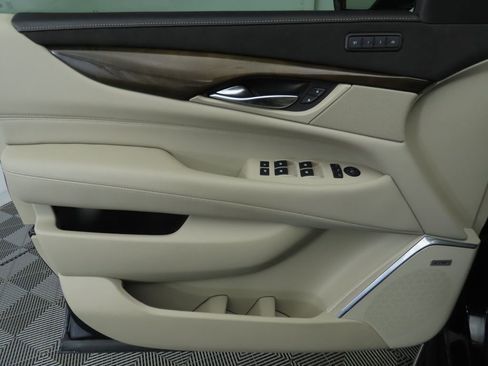 Used 2020 Cadillac Escalade Luxury w/ LPO, Radiant Package image 25