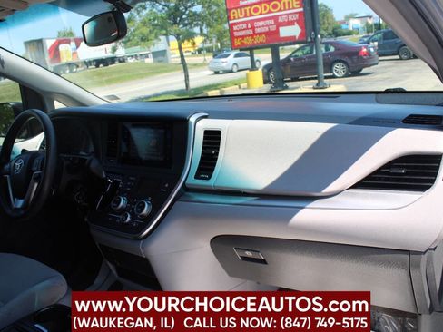 Used 2017 Toyota Sienna LE image 16