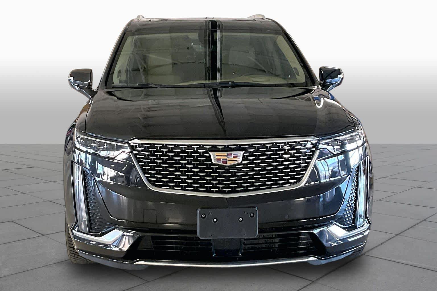 Used 2020 Cadillac XT6 Premium Luxury w/ Platinum Package FWD image 3