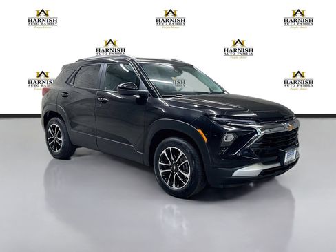 Used 2024 Chevrolet TrailBlazer LT w/ Convenience Package AWD/4WD image 3