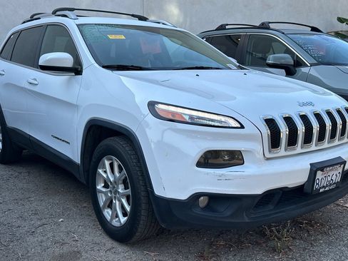 Used 2016 Jeep Cherokee Latitude w/ Comfort/Convenience Group AWD/4WD image 2