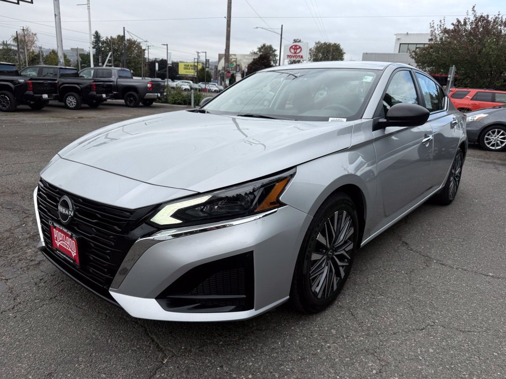Used 2025 Nissan Altima 2.5 SV FWD image 4