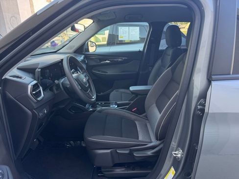 Used 2025 Chevrolet TrailBlazer LT image 24