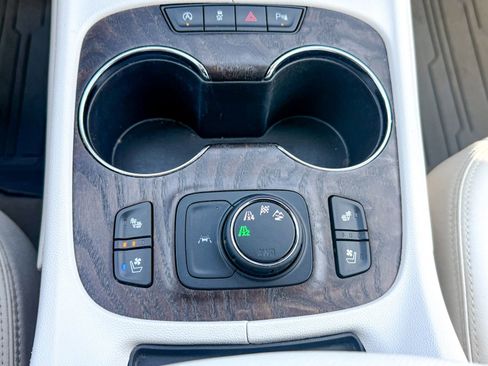 Used 2020 GMC Acadia Denali w/ Technology Package AWD/4WD image 42