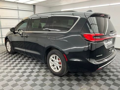 Used 2022 Chrysler Pacifica Touring-L FWD image 17