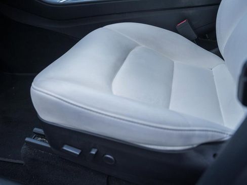 Used 2021 Tesla Model Y Long Range image 37