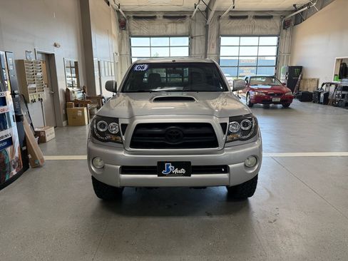 Used 2006 Toyota Tacoma PreRunner RWD image 3