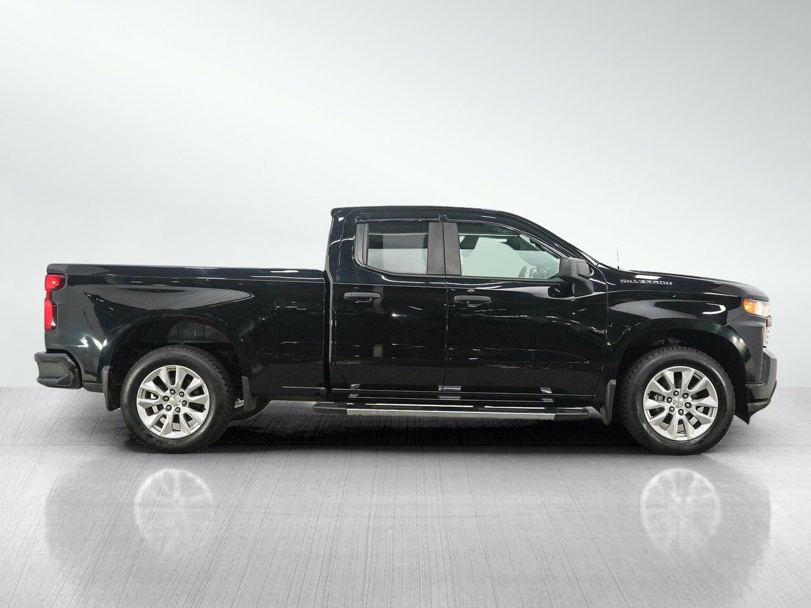 Used 2019 Chevrolet Silverado 1500 Custom w/ Custom Convenience Package AWD/4WD image 6