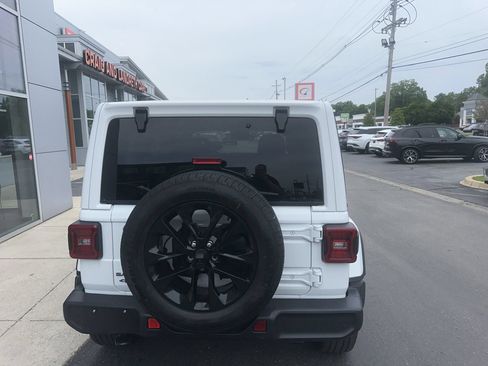 Used 2025 Jeep Wrangler Unlimited Sahara w/ Safety Group AWD/4WD image 4
