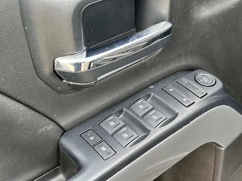 Used 2018 Chevrolet Silverado 1500 LT w/ Midnight Edition image 15