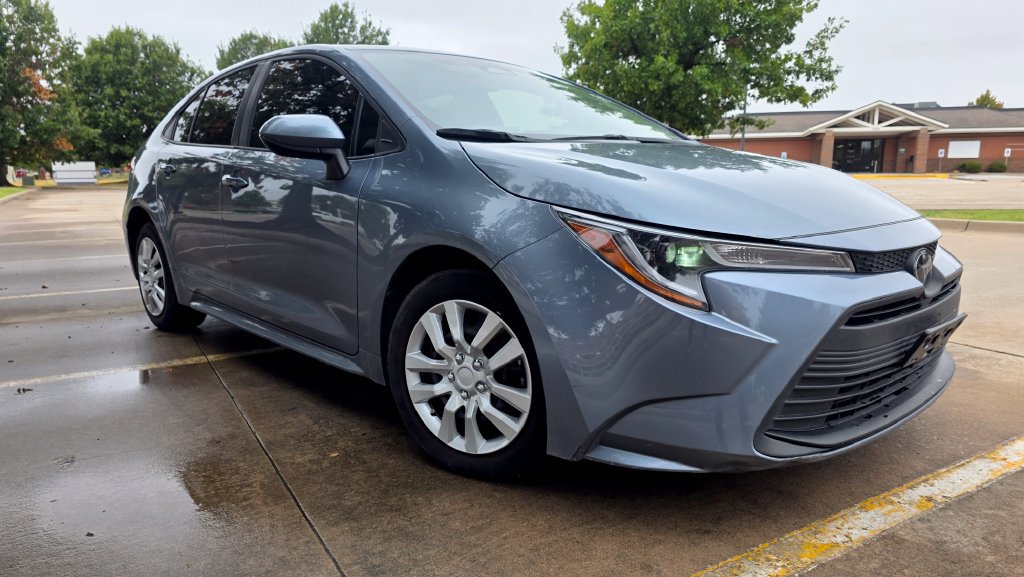 Used 2023 Toyota Corolla LE FWD image 5