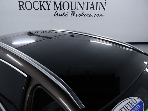 Used 2018 INFINITI QX30 Premium w/ Navigation Package image 12