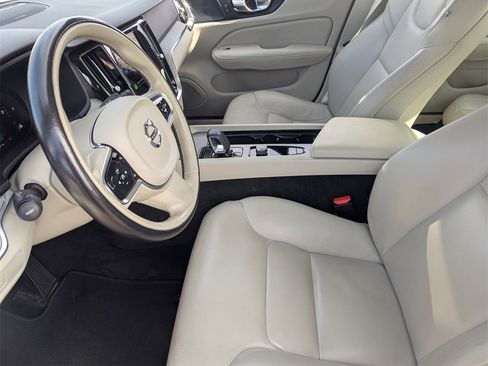 Used 2024 Volvo S60 B5 Plus image 29