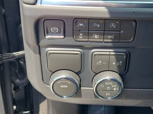 New 2026 Chevrolet Suburban LT w/ Comfort Package RWD image 28