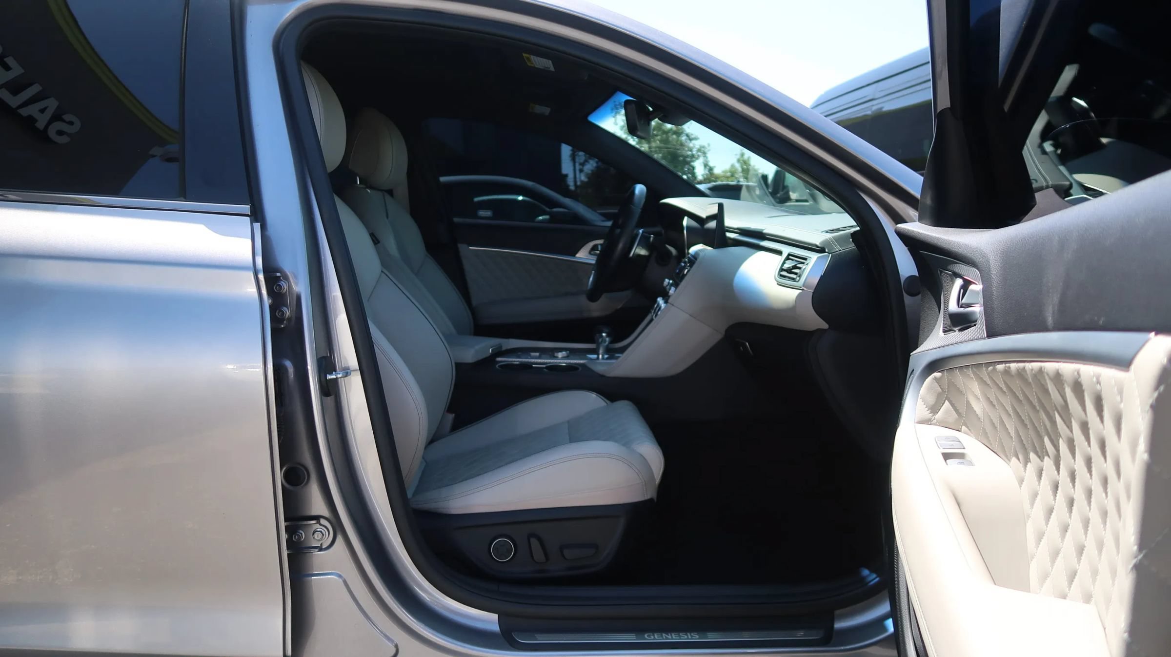 Used 2022 Genesis G70 3.3T RWD image 25