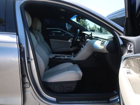 Used 2022 Genesis G70 3.3T RWD image 25