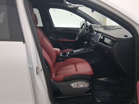 New 2026 Porsche Macan image 34