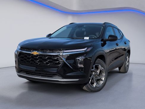 New 2026 Chevrolet Trax LT w/ Driver Confidence Package FWD image 2