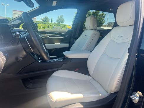 Used 2025 Cadillac XT5 Sportv w/ Technology Package AWD/4WD image 2