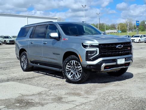 Used 2025 Chevrolet Suburban Z71 image 1