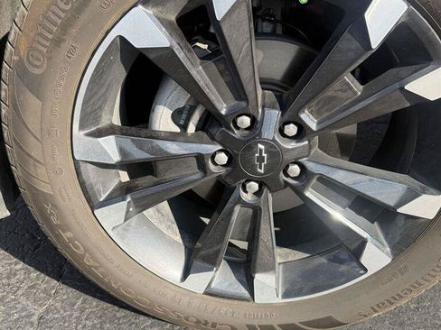 Certified 2025 Chevrolet Equinox RS FWD image 2