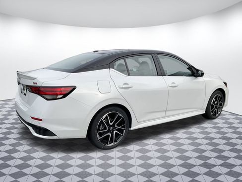 Used 2025 Nissan Sentra SR image 3
