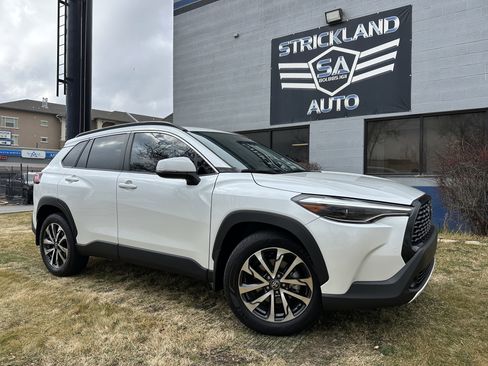 Used 2024 Toyota Corolla Cross XLE w/ Convenience Package image 1