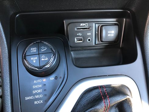 Used 2016 Jeep Cherokee Trailhawk w/ Leather Interior Group image 22