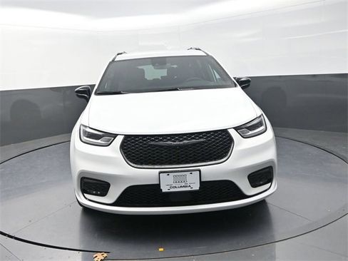 New 2026 Chrysler Pacifica Select image 2