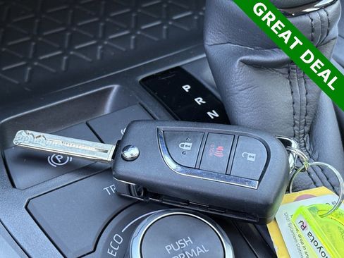 Used 2025 Toyota RAV4 LE image 39