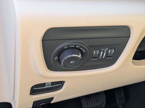 Certified 2024 Jeep Grand Cherokee L Limited w/ Luxury Tech Group II AWD/4WD image 15