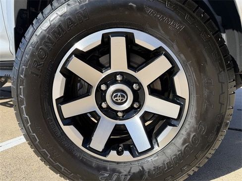 Used 2019 Toyota 4Runner TRD Off-Road image 11