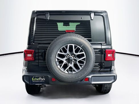 Used 2025 Jeep Wrangler Unlimited Sahara AWD/4WD image 7