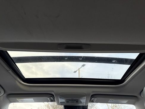 Used 2021 Toyota RAV4 XLE Premium image 15