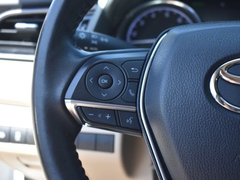 Used 2019 Toyota Camry XLE image 15