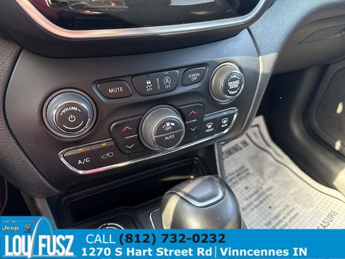 Used 2022 Jeep Cherokee Limited image 15