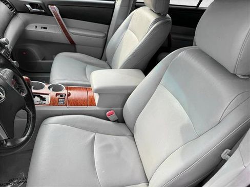 Used 2010 Toyota Highlander Limited image 8
